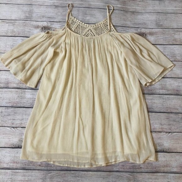 Lulu's Cold Shoulder Shift Crochet Dress Size S - Picture 5 of 7